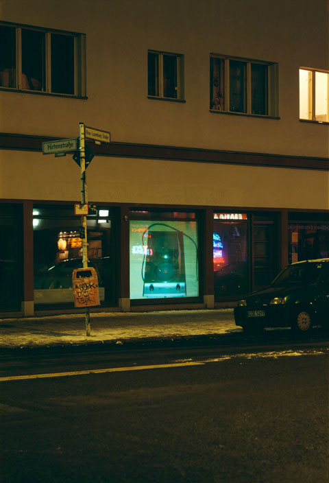 Installation view/Installationsansicht Belleviews 2005, Rosa Luxemburg Straße 28, Berlin, Soundtrack: Curd Duca, Foto: Carsten Eisfeld